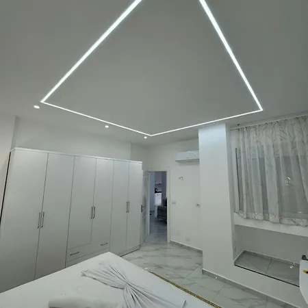 Elodi's * Tirana